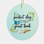 本を読むには完璧読な素晴らし日だ セラミックオーナメント (左)