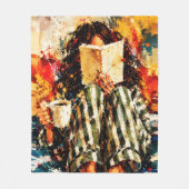 本を読む少女の温かみのある絵画アート フリースブランケット (正面)