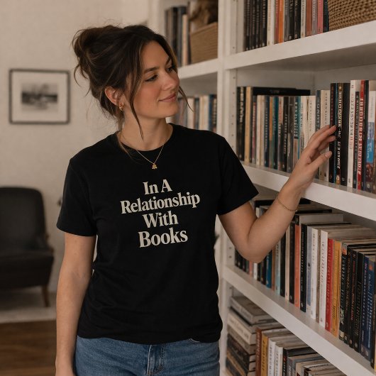 本を読む恋人と共に Tシャツ
