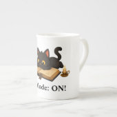 本を読む黒猫のジギー ボーンチャイナマグカップ (正面右)