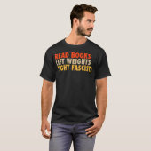 本を読め、筋肉をつけろ、ファシストと戦え おもしろい本が読め Tシャツ (正面フル)
