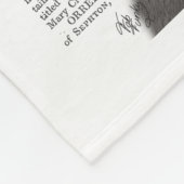 本を頭に載せたグレー猫 フリースブランケット (角)