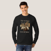本好きで猫の方が暮らし向き Tシャツ (正面フル)