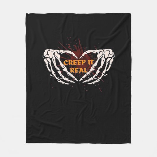 本当に気持ち悪いくらいリアルなスケルトンの手がハートを見せている フリースブランケット (正面)