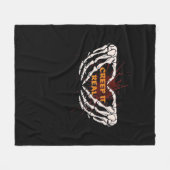 本当に気持ち悪いくらいリアルなスケルトンの手がハートを見せている フリースブランケット (正面(横))