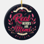 本当のヒーローはママ メリークリスマス セラミックオーナメント (裏面)
