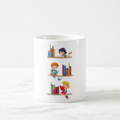 本棚で読書する子供たち コーヒーマグカップ (中央)