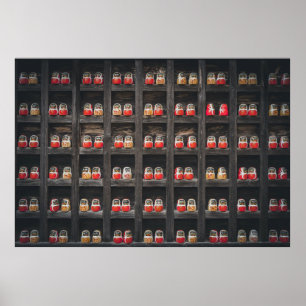 本棚のマトリョーシカ人形 ポスター