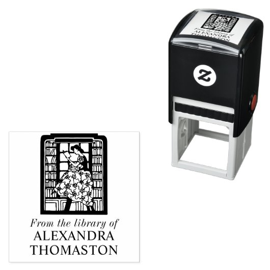 本棚の中で本を読む女性 図書館 本の名前 セルフインキングスタンプ (インサイチュ)