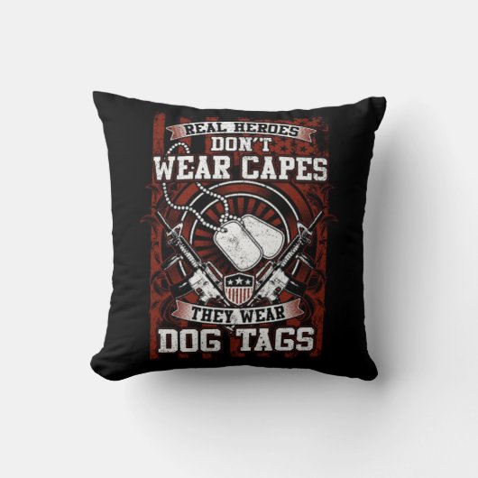 本物のヒーローはドッグタグを身に着ける クッション (正面)