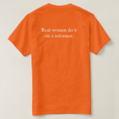 本物の女性はリフォーマーでやる オレンジTシャツ Tシャツ (デザイン裏面)