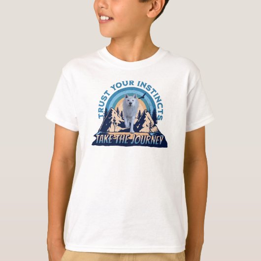 本能を信じて 北極オオカミの冒険アート Tシャツ (正面)