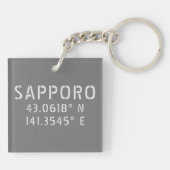 札幌の緯度と経度の座標 キーホルダー (裏面)