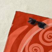 朱色鮮やかの渦巻き ビーチタオル (インサイチュ)