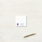 机からの先生のパーソナライズな紫色のフクロウの ポストイット (デスク上)