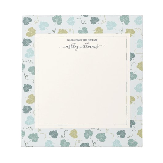 机かわいらしからの緑のパターン ノートパッド (正面)