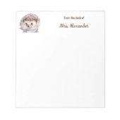 机の上のハリネズミかわいい水色 ノートパッド (正面)