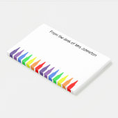 机の上のワックスのクレヨン、先生 ポストイット (アングル)