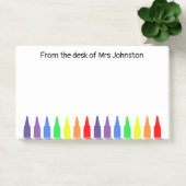 机の上のワックスのクレヨン、先生 ポストイット (オフィス)