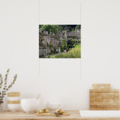 村にあるコッツウォルドの石造りのコテージ ポスター (キッチン)