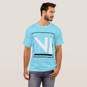 村の愚かなバッジ – 大 Tシャツ (正面フル)