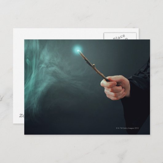 杖でファンタジーを作る魔法ウィザード。 ポストカード (正面/裏面)