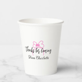来てくれてありがとう 名前を追加 テキスト メッセージ ピンクの蝶ネクタイ 紙コップ
