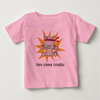 「来困ったな！」 -おもしろいかわいい子猫のトップ ベビーTシャツ
