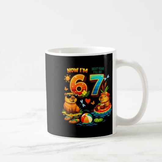 来年6歳で7歳になるカピバラ67のミーム子供の誕生日 コーヒーマグカップ (右)