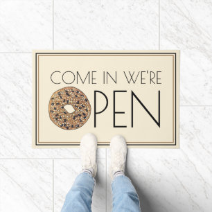 来In We're Open Everything Bagelベーカリーカフェ ドアマット