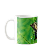 東のトラのアゲハチョウの蝶