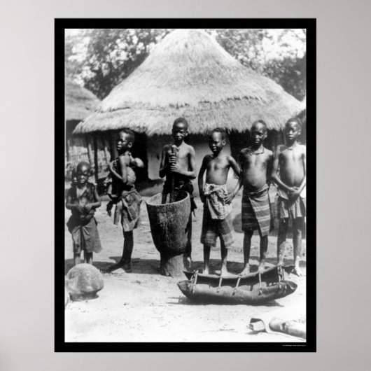 東アフリカの茅葺き屋根の家の子供たち1903 ポスター (正面)