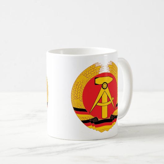 東ドイツの紋章付き外衣 コーヒーマグカップ (正面右)