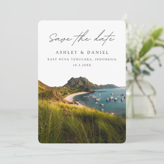 東ヌサ・テンガラ  セーブ・ザ・デート インドネシア 結婚式 招待状 (スタンド正面)