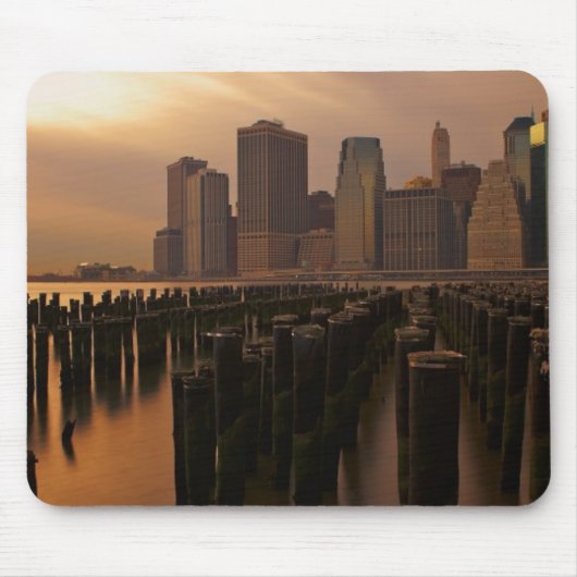 東上の嵐の空の間の夕焼け マウスパッド (正面)