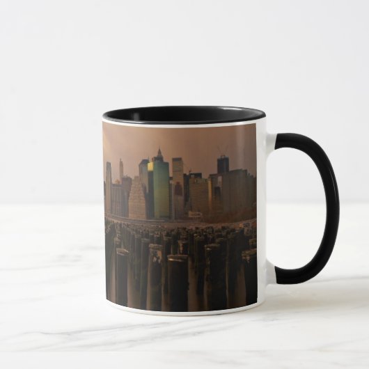 東上の嵐の空の間の夕焼け マグカップ (右)