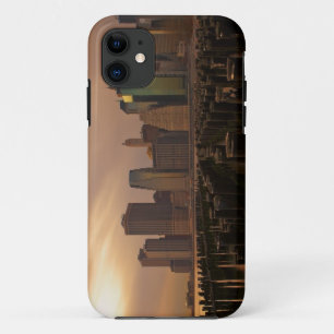 東上の嵐の空の間の夕焼け iPhone 11 ケース