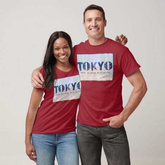 東京の街並み - 未来がここで出会う場所 Tシャツ (ユニセックス)