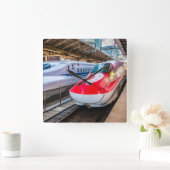 東京駅で新幹線2本 スクエア壁時計 (ホーム)