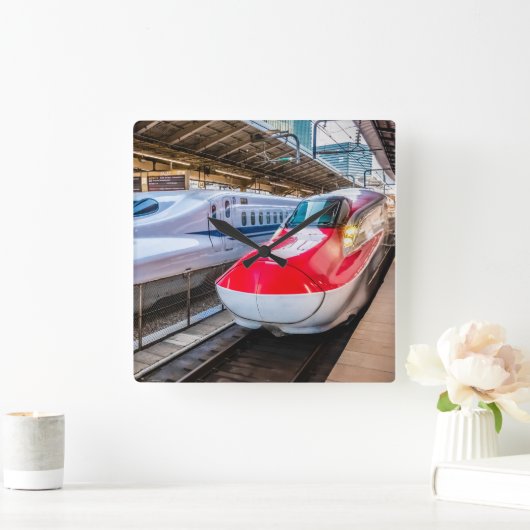 東京駅で新幹線2本 スクエア壁時計 (ホーム)