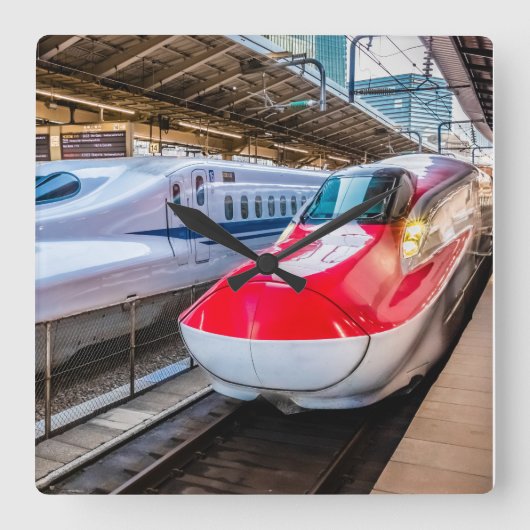 東京駅で新幹線2本 スクエア壁時計 (正面)