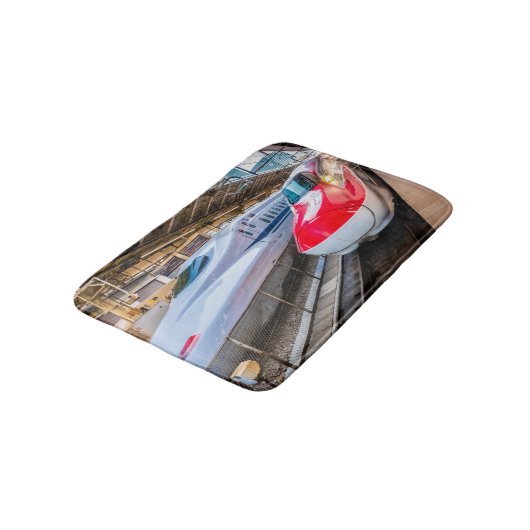 東京駅で新幹線2本 バスマット (アングル)