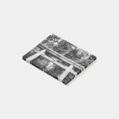 東京・代々木公園の明治神宮の古門 ポストイット (アングル)