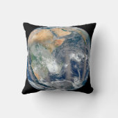 東半球を示す全地球。 クッション (裏面)