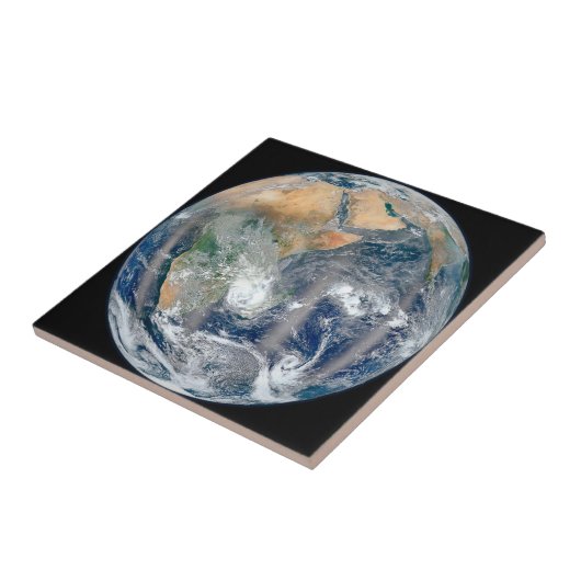 東半球を示す全地球。 タイル (側面)