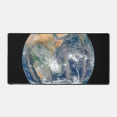 東半球を示す全地球。 デスクマット (正面)