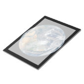 東半球を示す全地球。 ノートパッド (アングル)