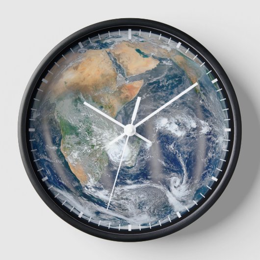 東半球を示す全地球。 壁時計 (正面)