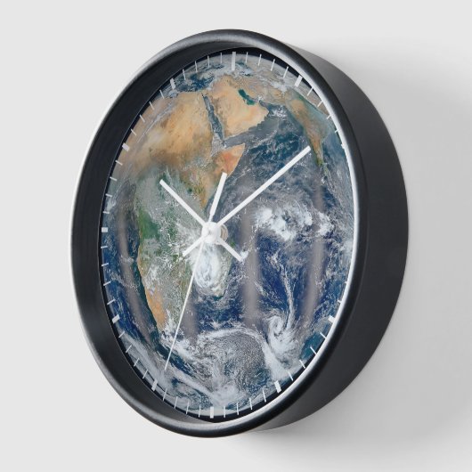 東半球を示す全地球。 壁時計 (傾斜)