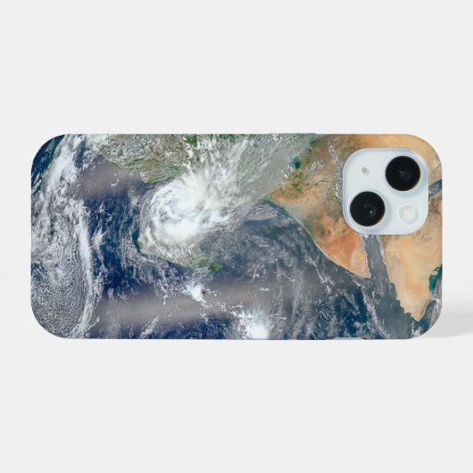 東半球を示す全地球。 iPhone 15ケース (裏面横)